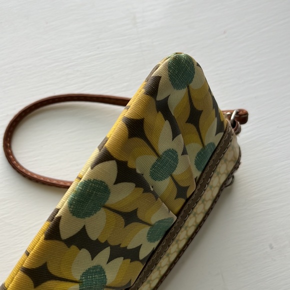 🌻 Fossil Flower Wristlet - Picture 8 of 11